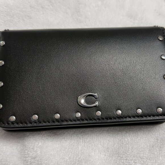 COACH Essential Slim Card case with rivets - Picture 2 of 7